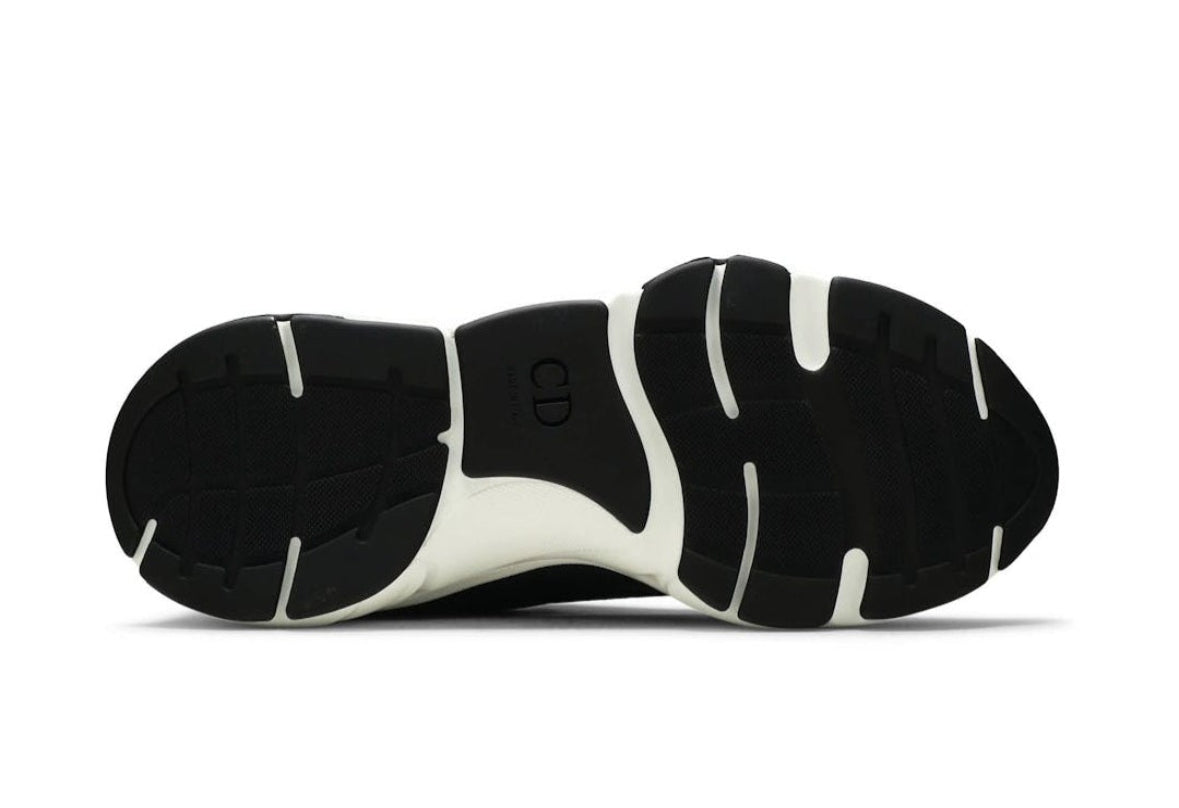B22 Black White