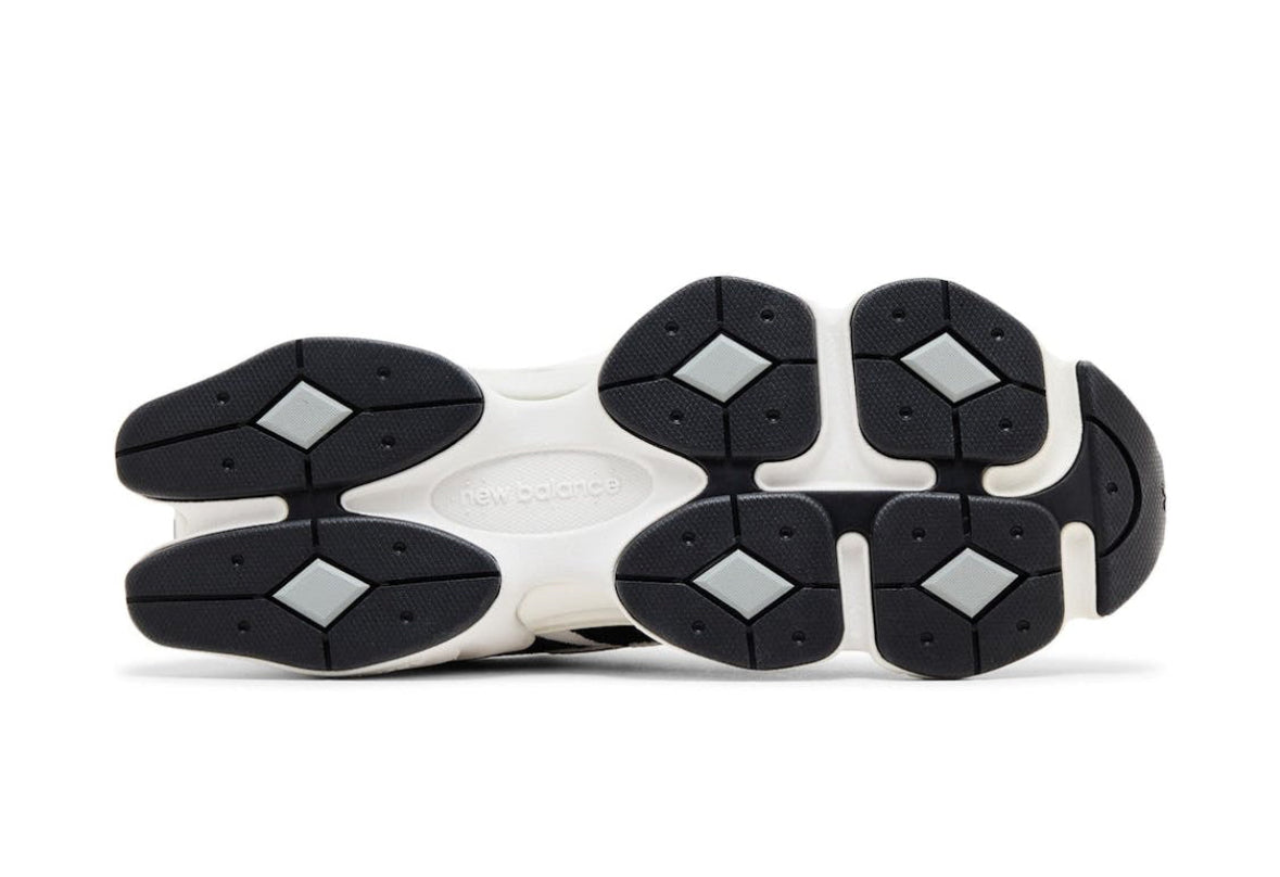 9060 Reflection Black