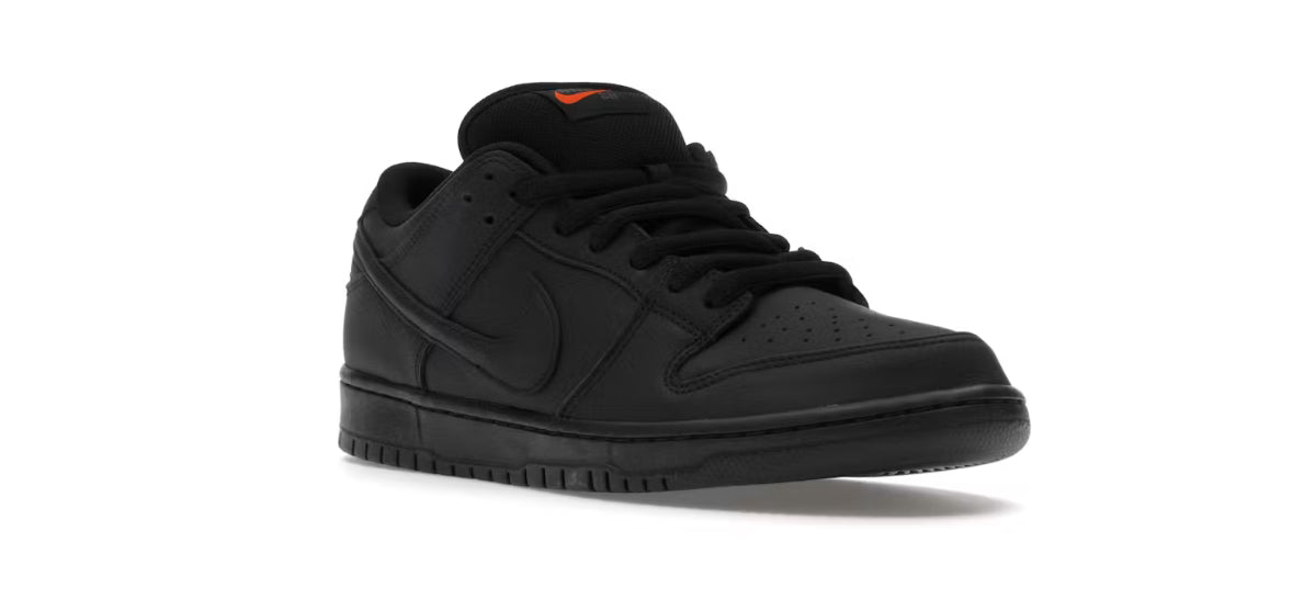 Nike SB Dunk Low Triple Black