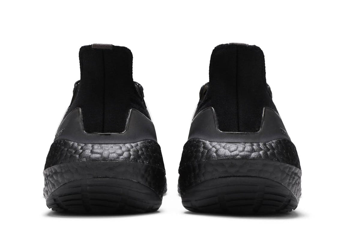 UltraBoost 21 Triple Black