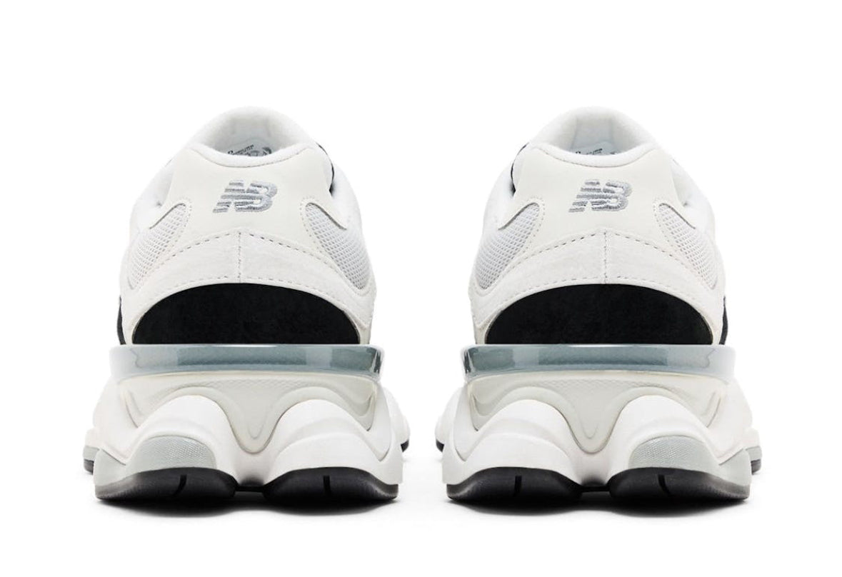 9060 Reflection Black
