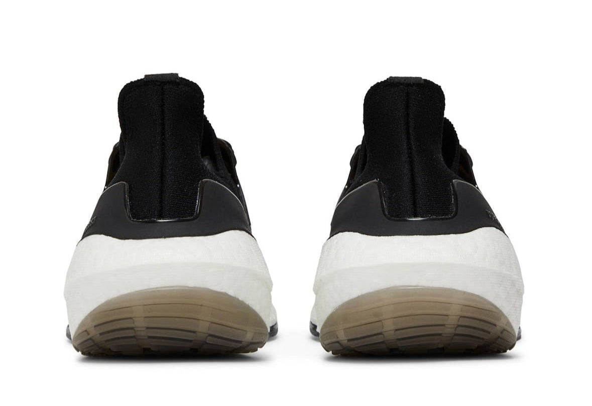 UltraBoost 22 Black White