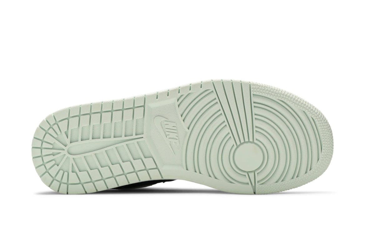 Jordan 1 Low SE Barely Green