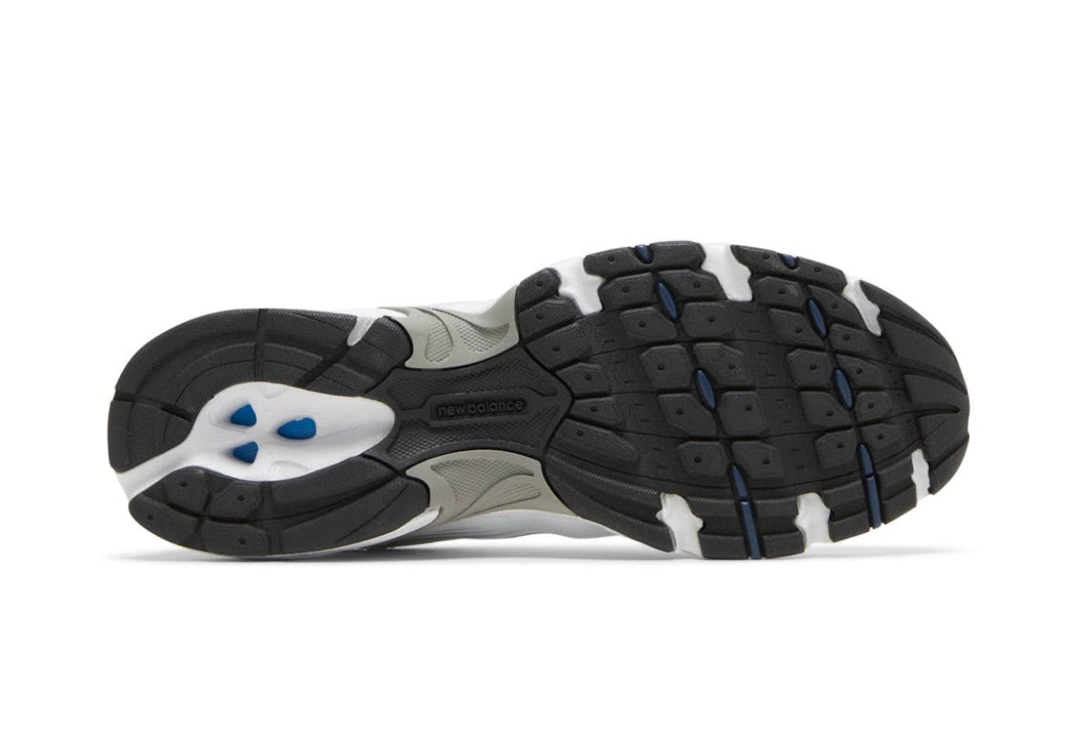 530 White Silver Navy