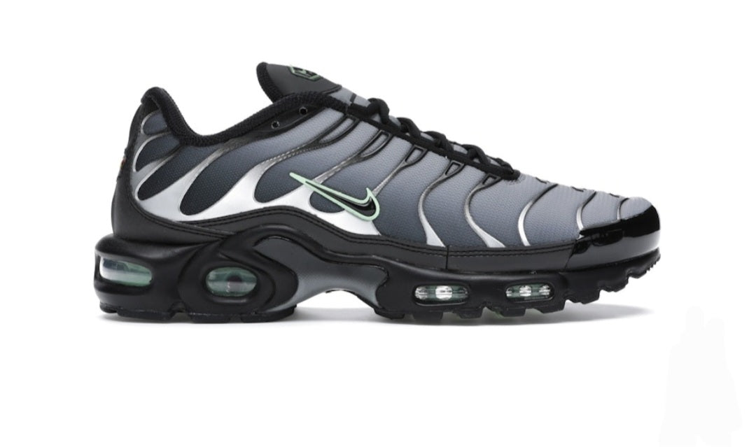 Nike Air Max Plus Black Particle Grey Vapour Green